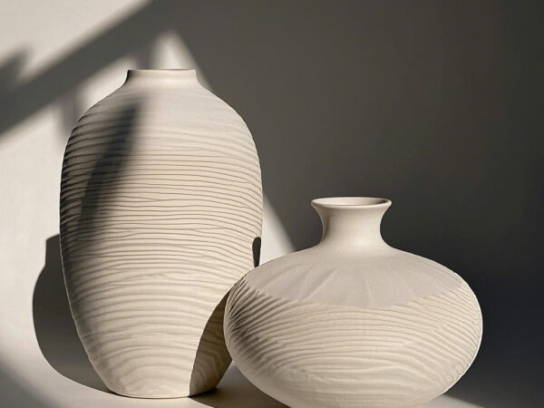 Interplay of Light and Shadow" Ceramic Art — Exploring the Changes in Form and Texture Under Light