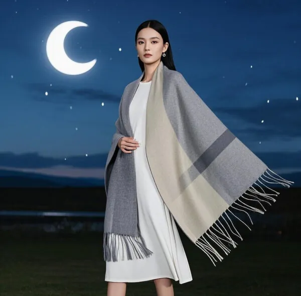 Exquisite Wool Shawl "Moonlight Melody" — Warmth and Elegance Under the Moonlight