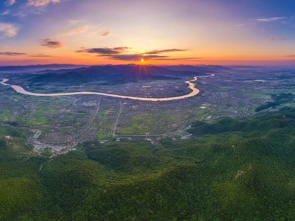 Eye of the Sky: A Panoramic View of the Earth