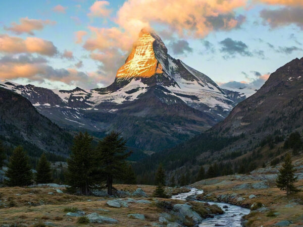 Mountain Dawn: Landscapes Bathed in Morning Light